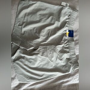 Old Navy Men's Athletic Shorts in Light Gray